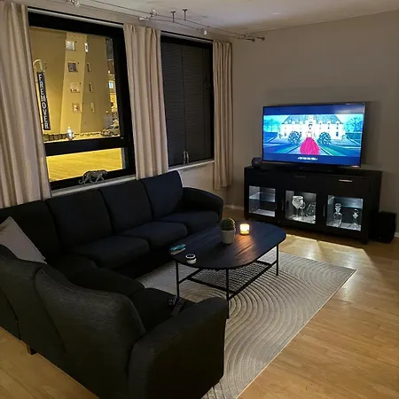 Centrally Located In The Middle Of The Center With 2 Bedrooms Daire